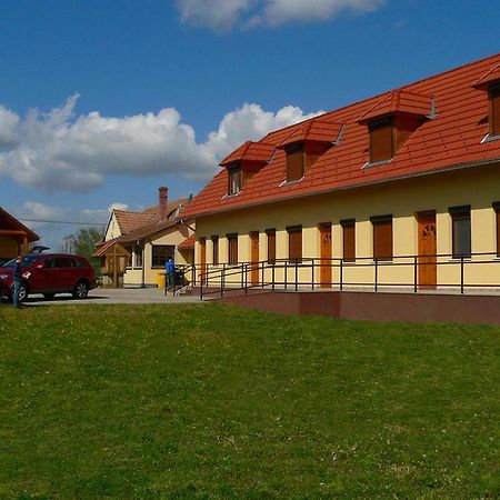 S'Schnoganeschd Villa Nemesvid Bagian luar foto