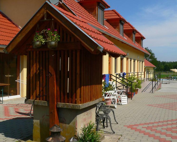 S'Schnoganeschd Villa Nemesvid Bagian luar foto